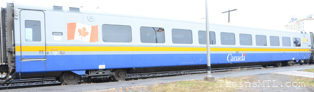 Passenger car VIA 3355 right side / Wagon de passager VIA 3355 coté droit